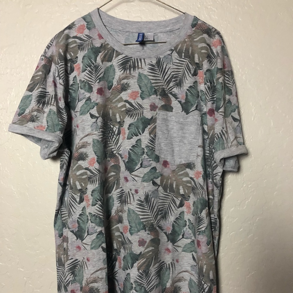 Men’s H&M print pocket Tshirt